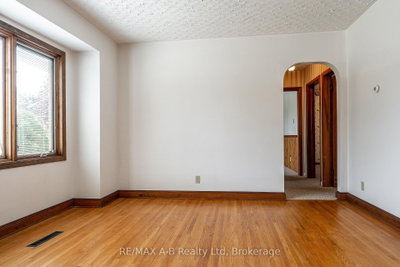 34 Warner Street • St. Marys, ON photo 8