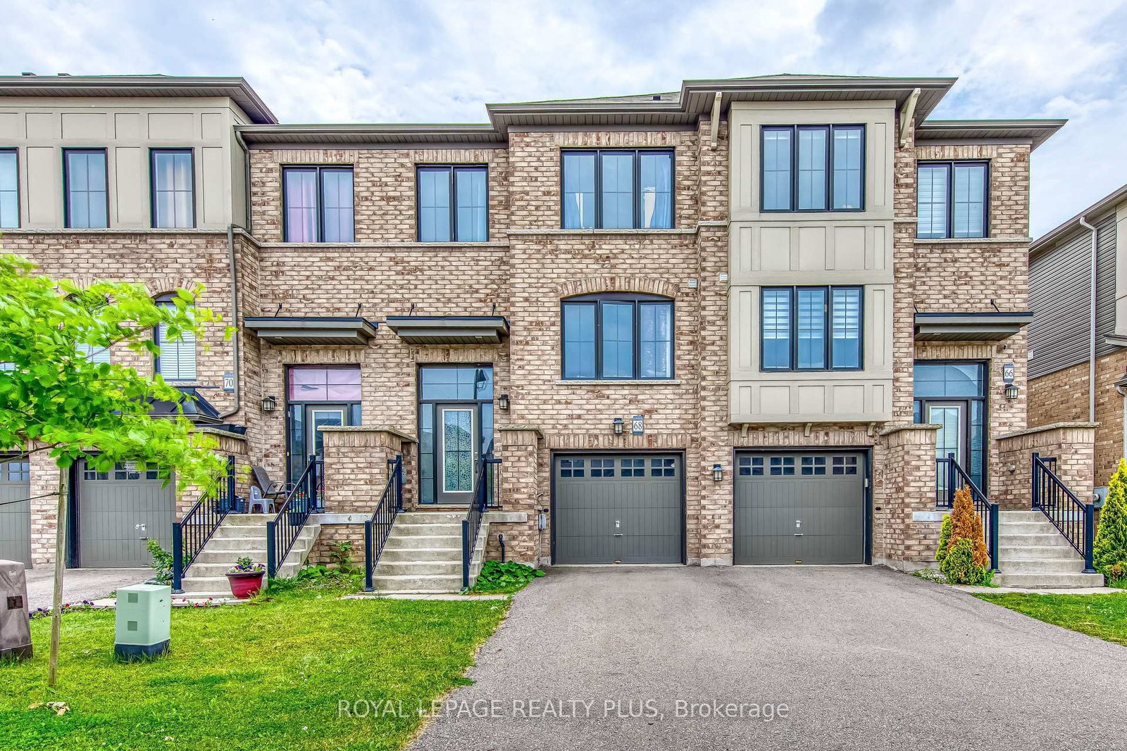 68 Crafter Crescent • Hamilton, ON photo 2