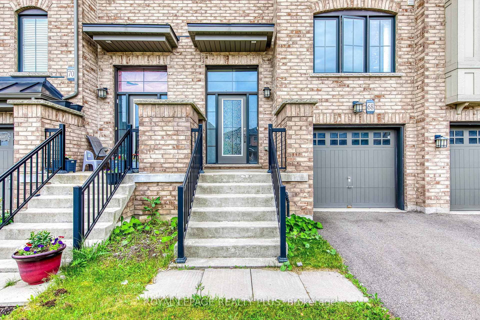 68 Crafter Crescent • Hamilton, ON photo 3