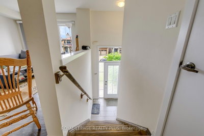 68 Crafter Crescent • Hamilton, ON photo 4