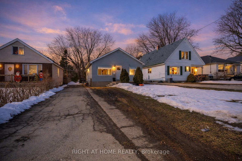 151 Hale St photo 4