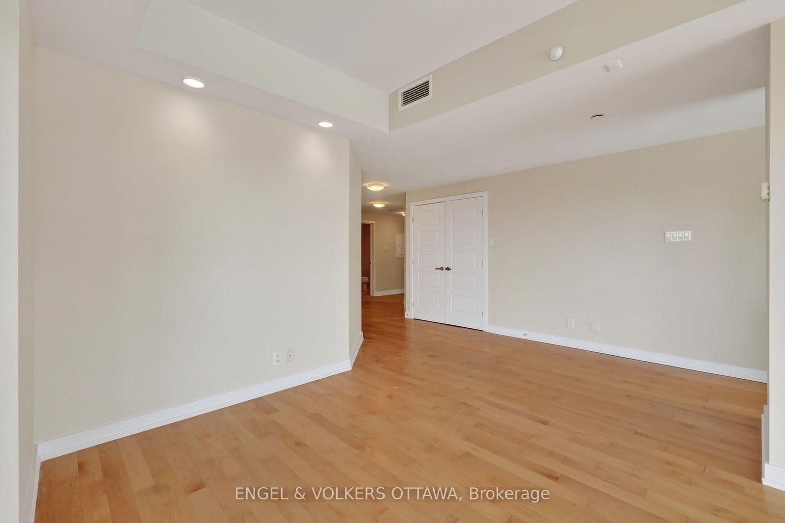 330 Titan Private • #711 • Ottawa, ON photo 23