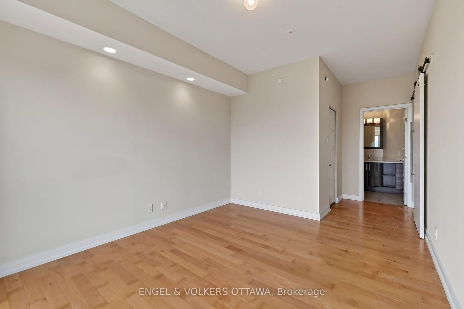 330 Titan Private • #711 • Ottawa, ON photo 25