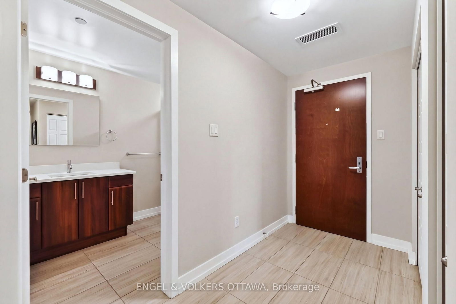 330 Titan Private • #711 • Ottawa, ON photo 3