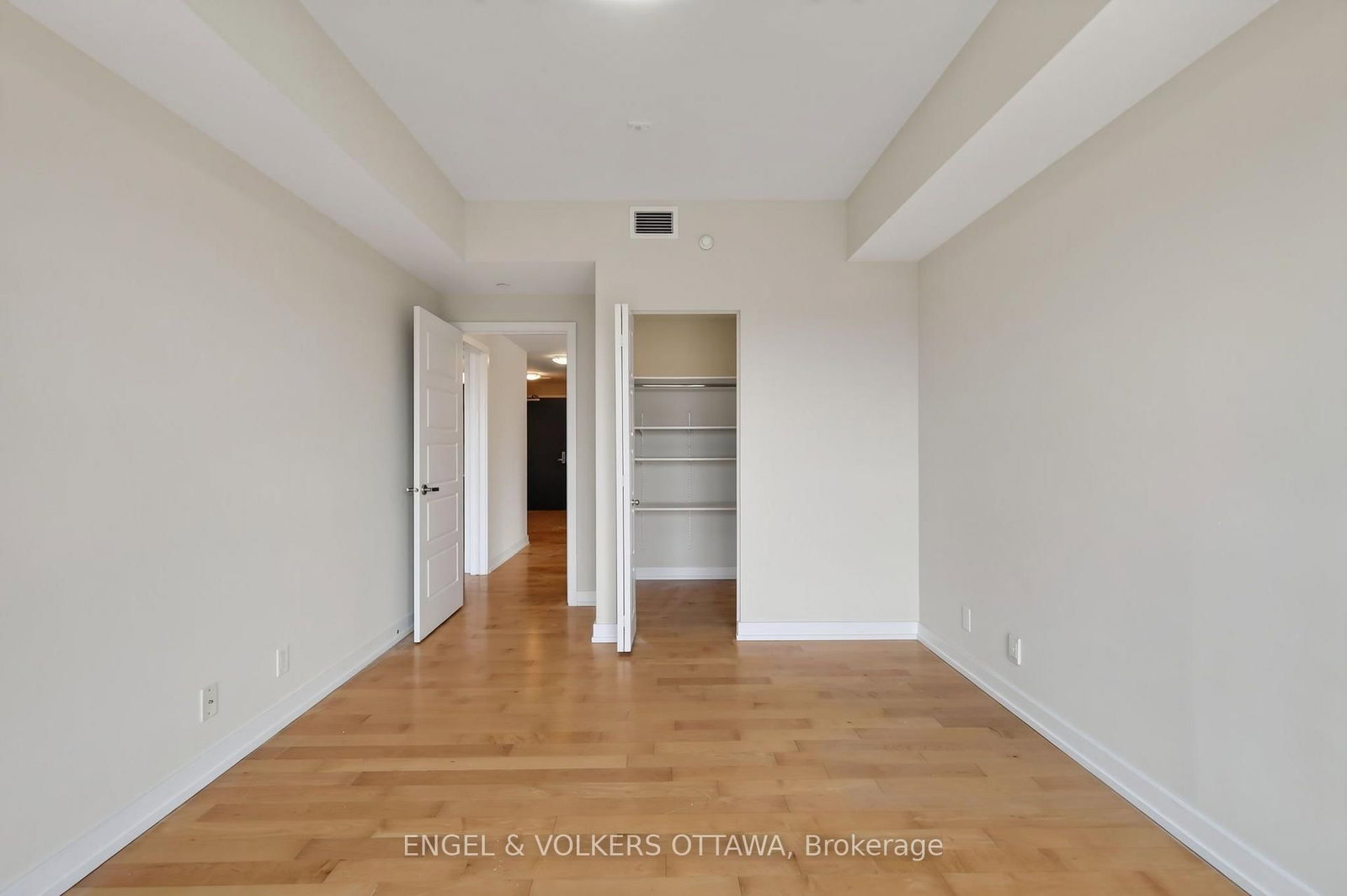 330 Titan Private • #711 • Ottawa, ON photo 34