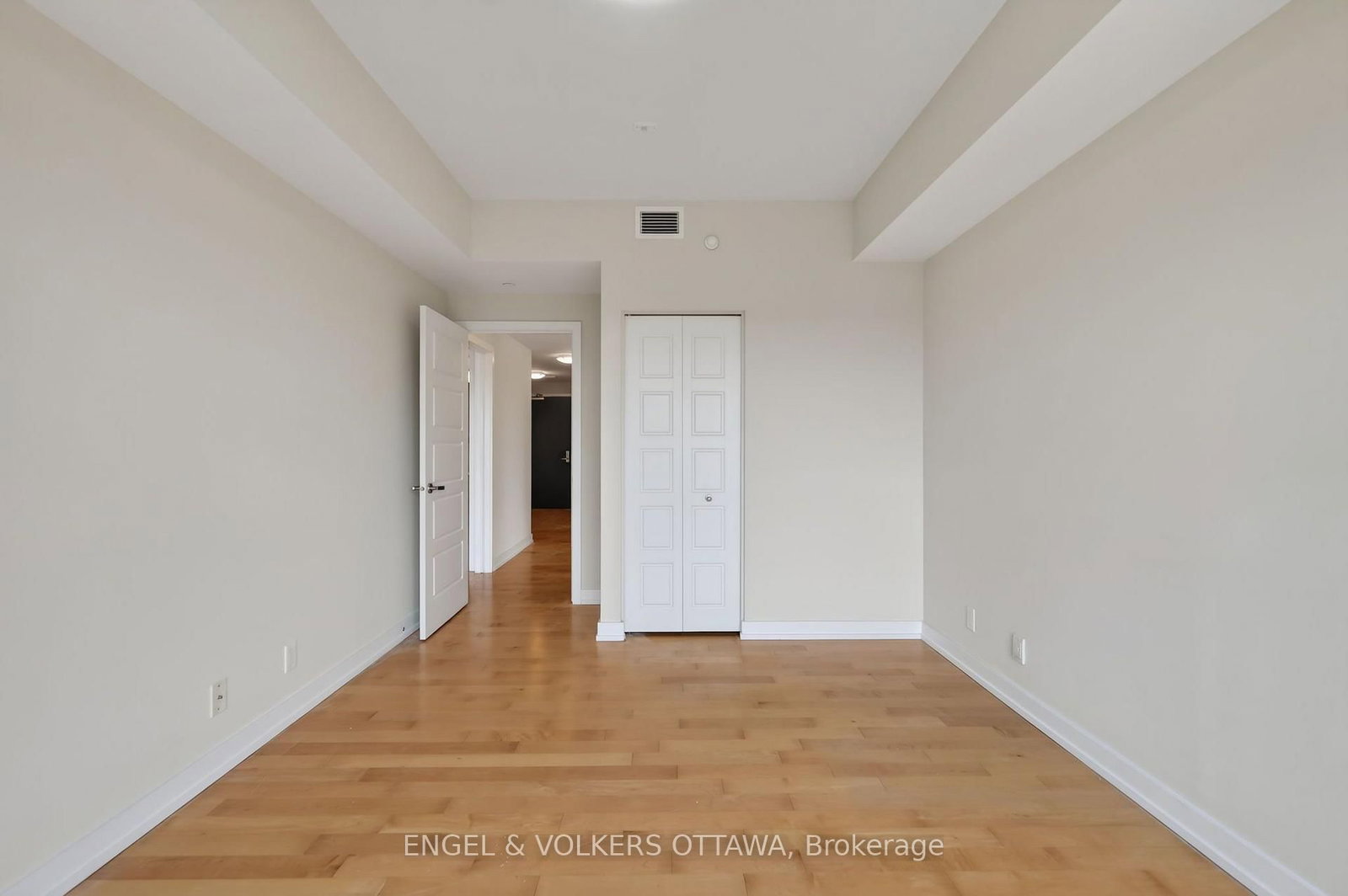 330 Titan Private • #711 • Ottawa, ON photo 35