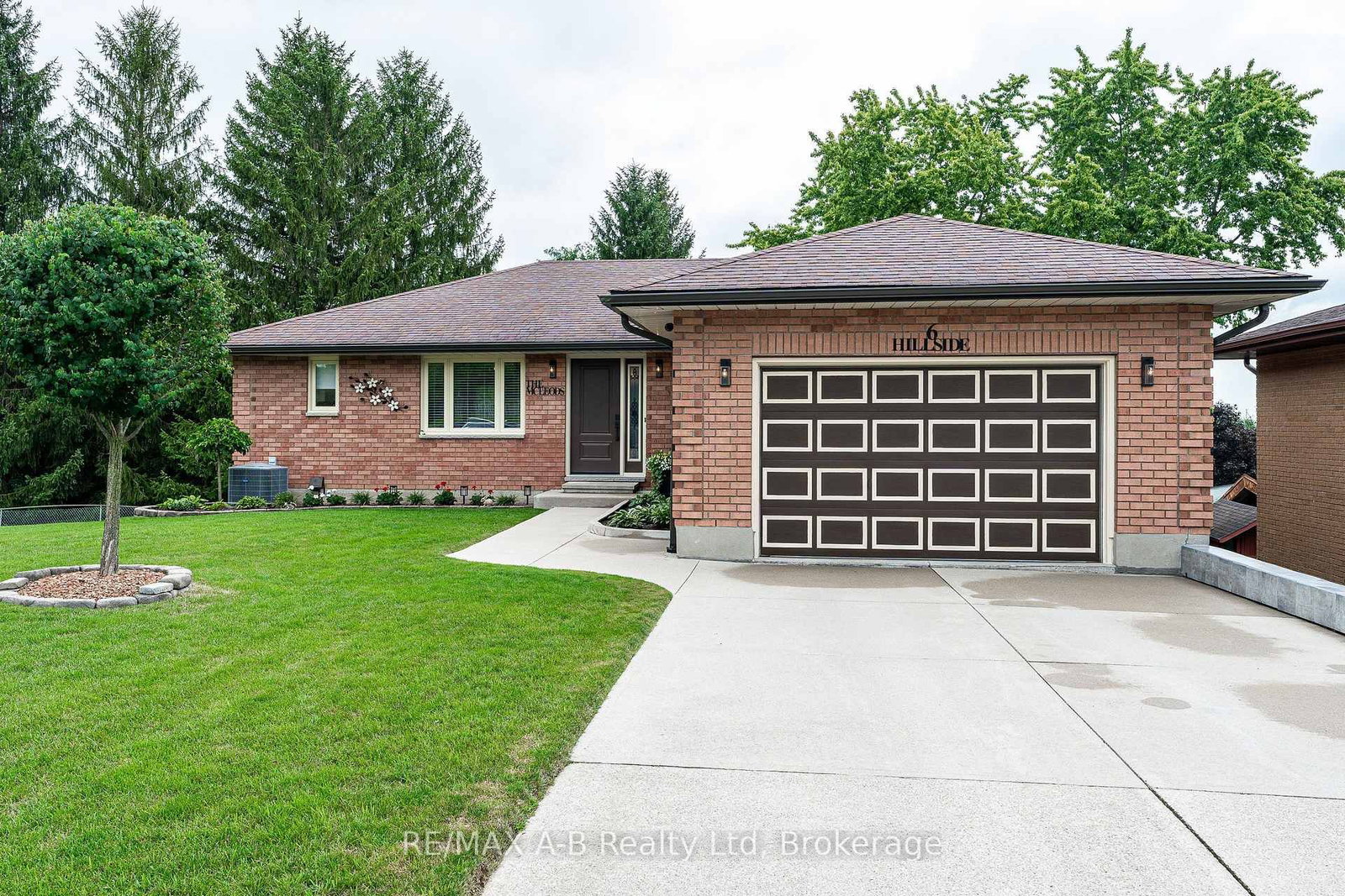 6 Hillside Court • St. Marys, ON photo 2