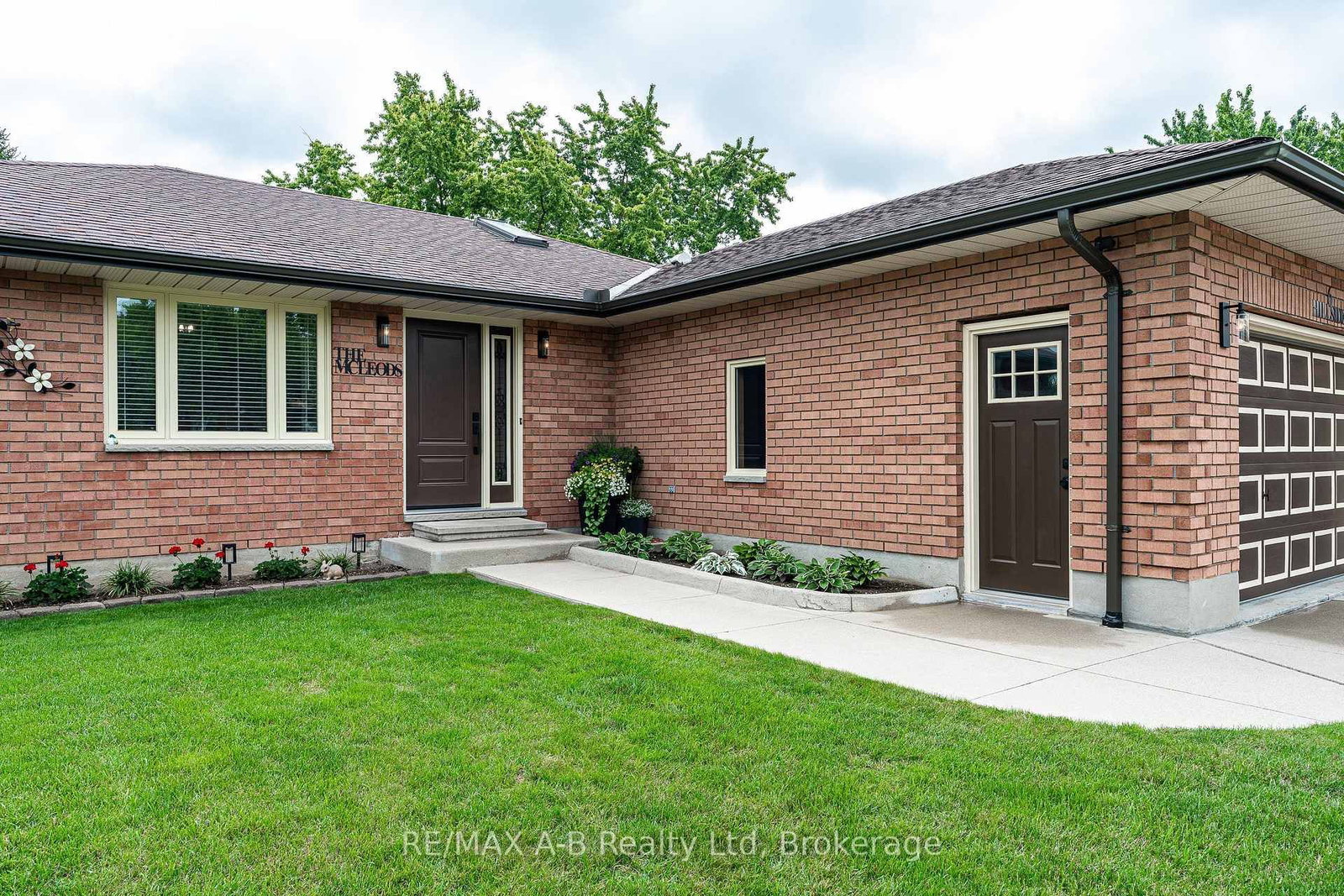 6 Hillside Court • St. Marys, ON photo 3