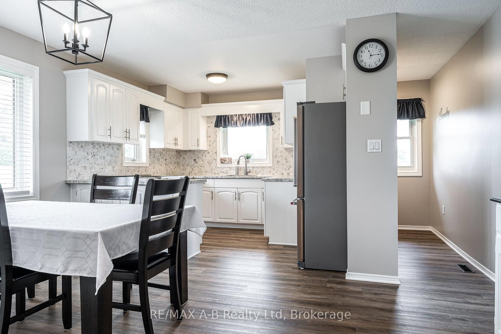 6 Hillside Court • St. Marys, ON photo 8