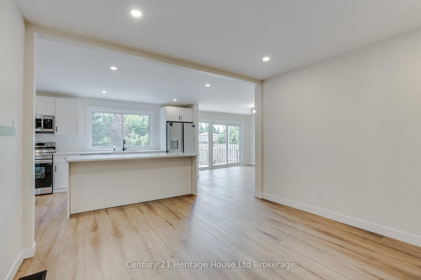 98 Maud Street • Woodstock, ON photo 12