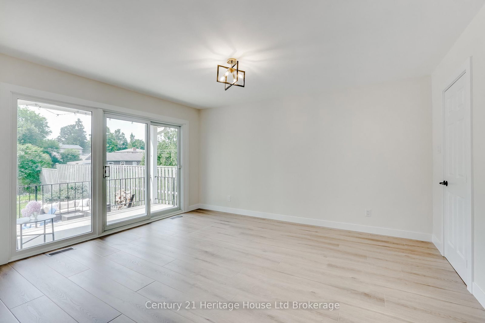 98 Maud Street • Woodstock, ON photo 13