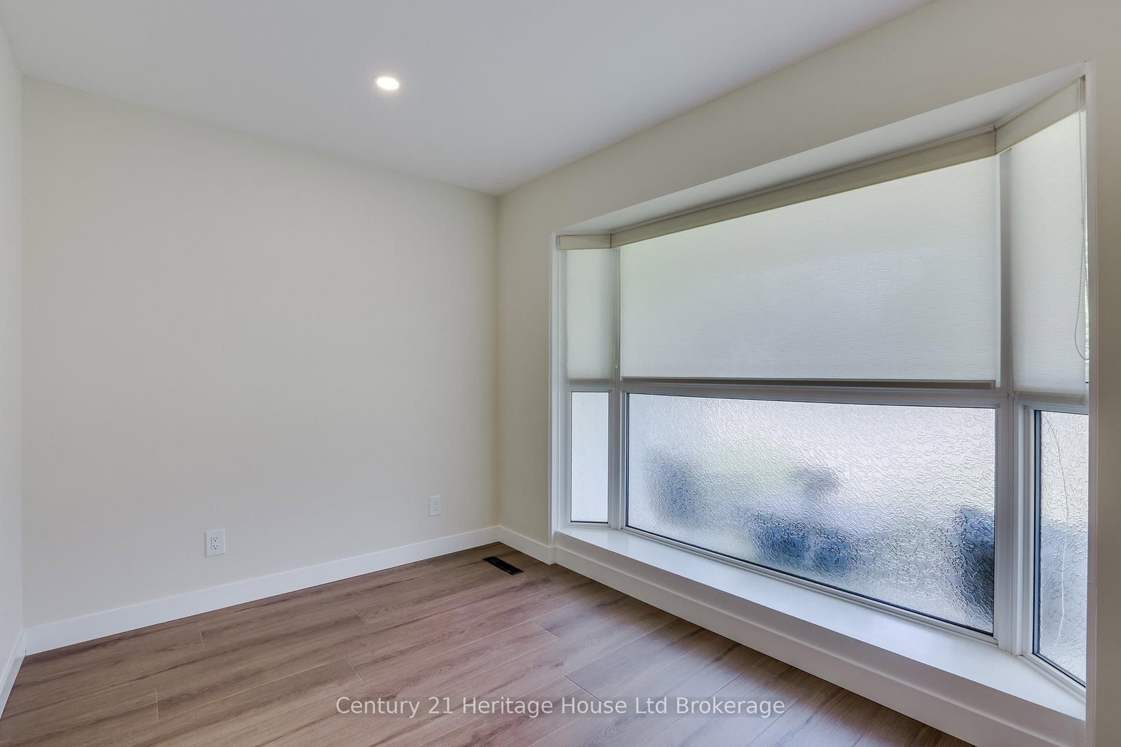 98 Maud Street • Woodstock, ON photo 17