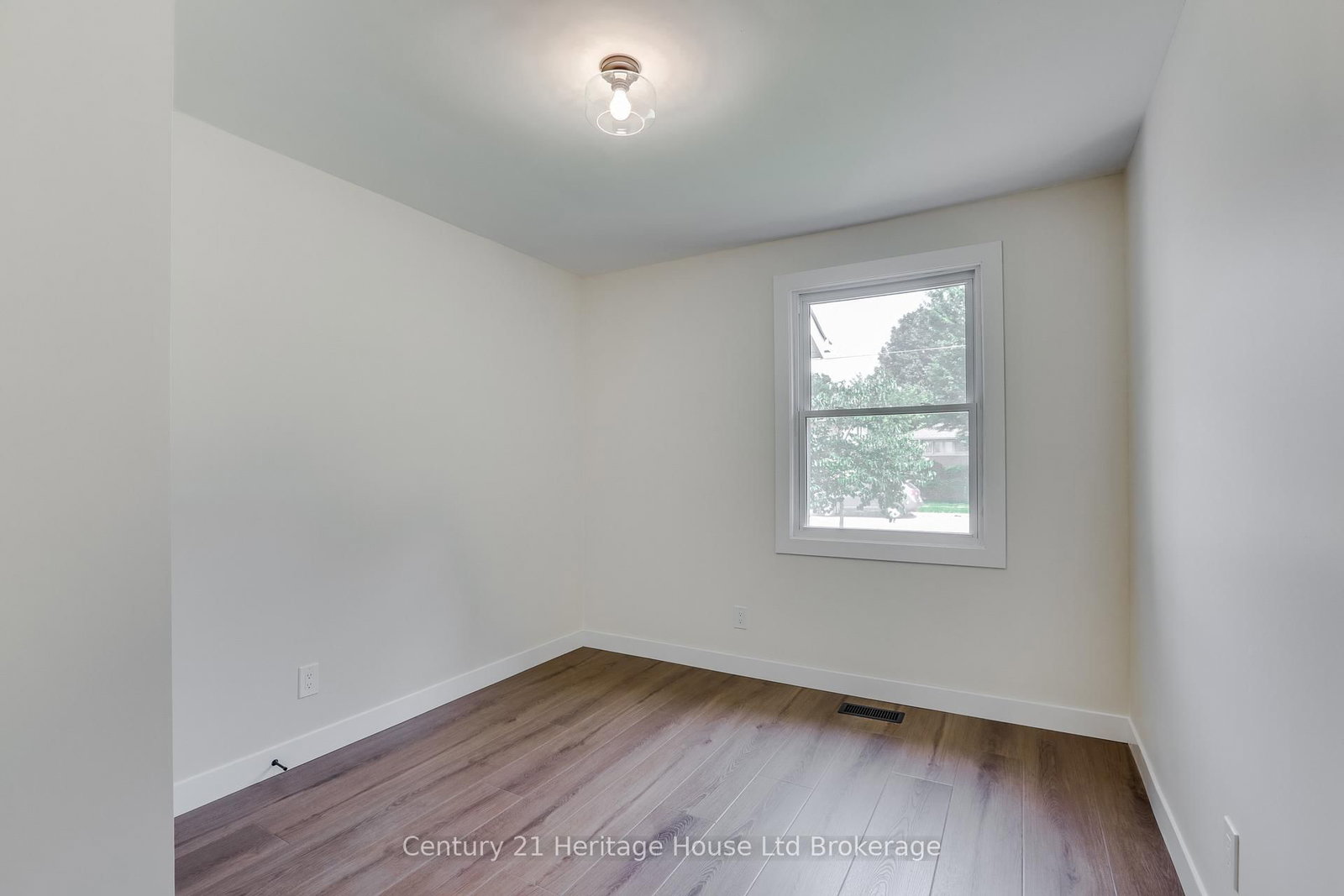 98 Maud Street • Woodstock, ON photo 23