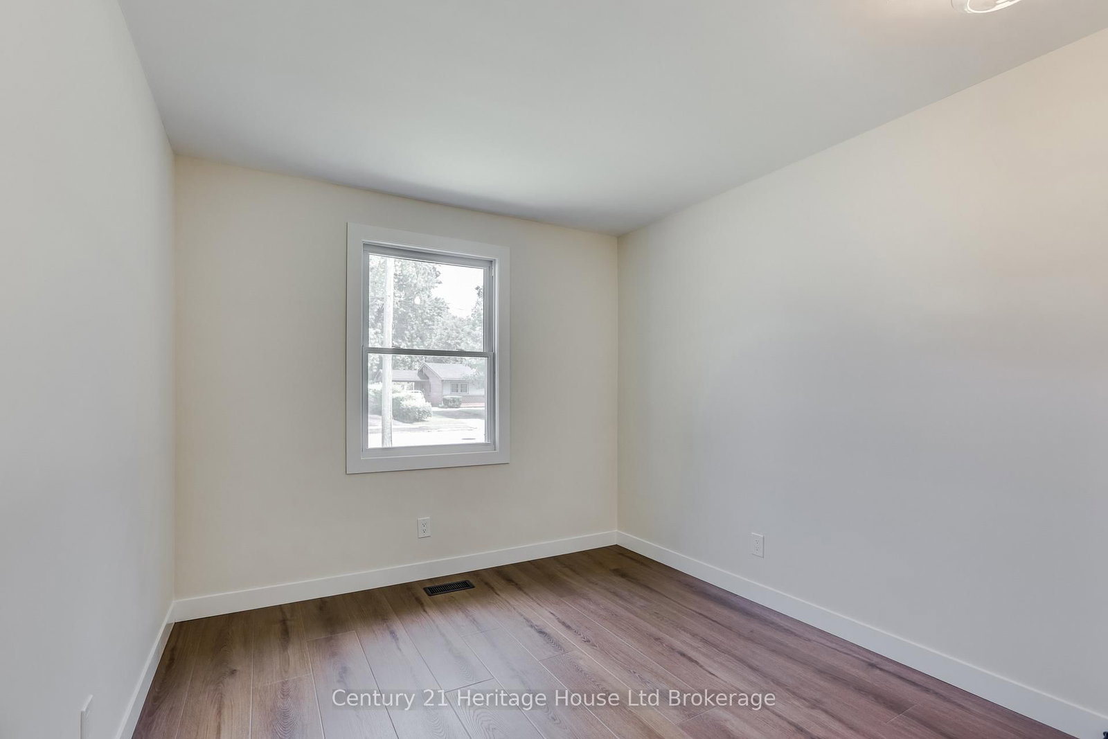 98 Maud Street • Woodstock, ON photo 24