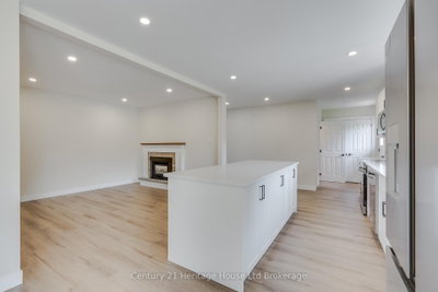 98 Maud Street • Woodstock, ON photo 8