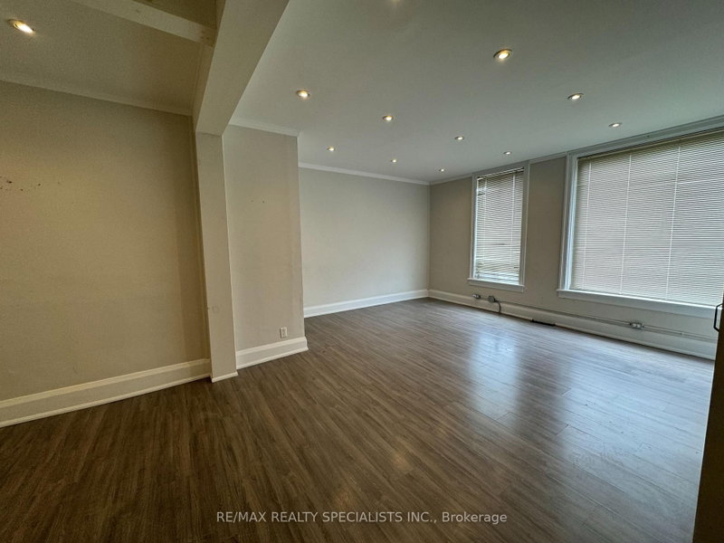 1 - 118 Main Street E
