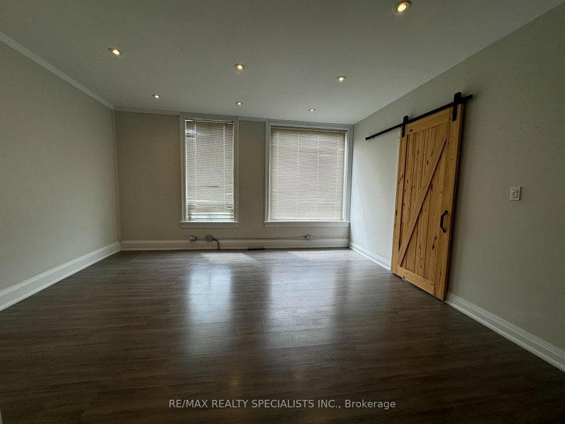 1 - 118 Main Street E