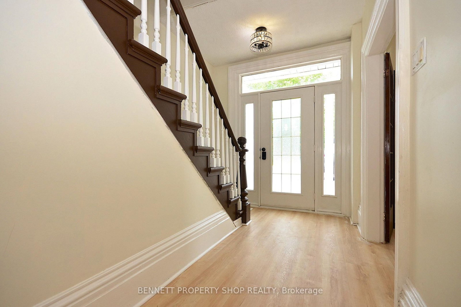 15 Daniel Street N • Arnprior, ON photo 2