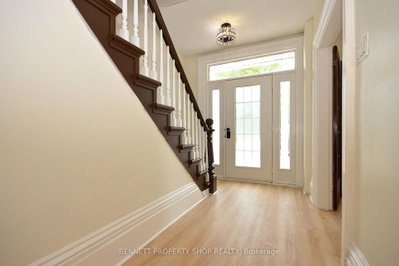 15 Daniel Street N • Arnprior, ON photo 2