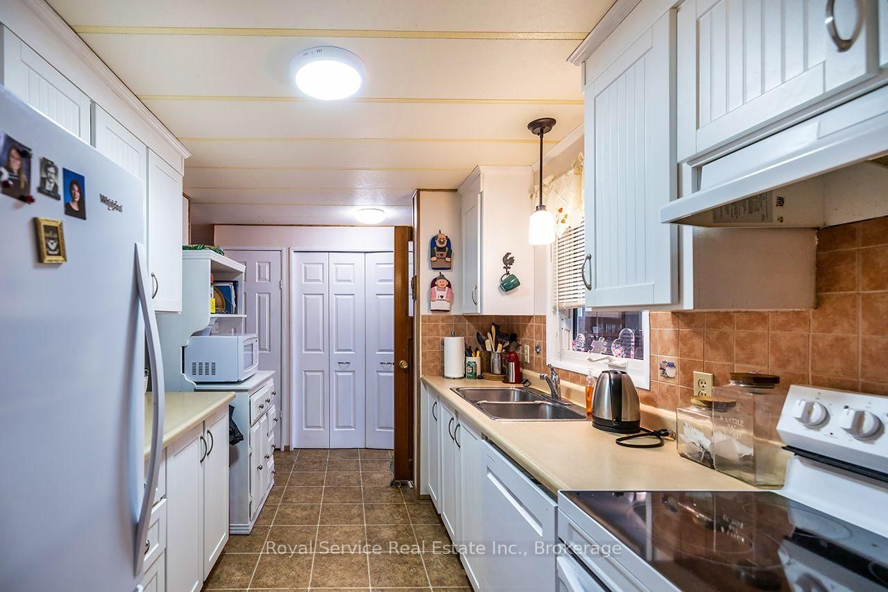 16 Vista Drive • Kawartha Lakes, ON photo 9