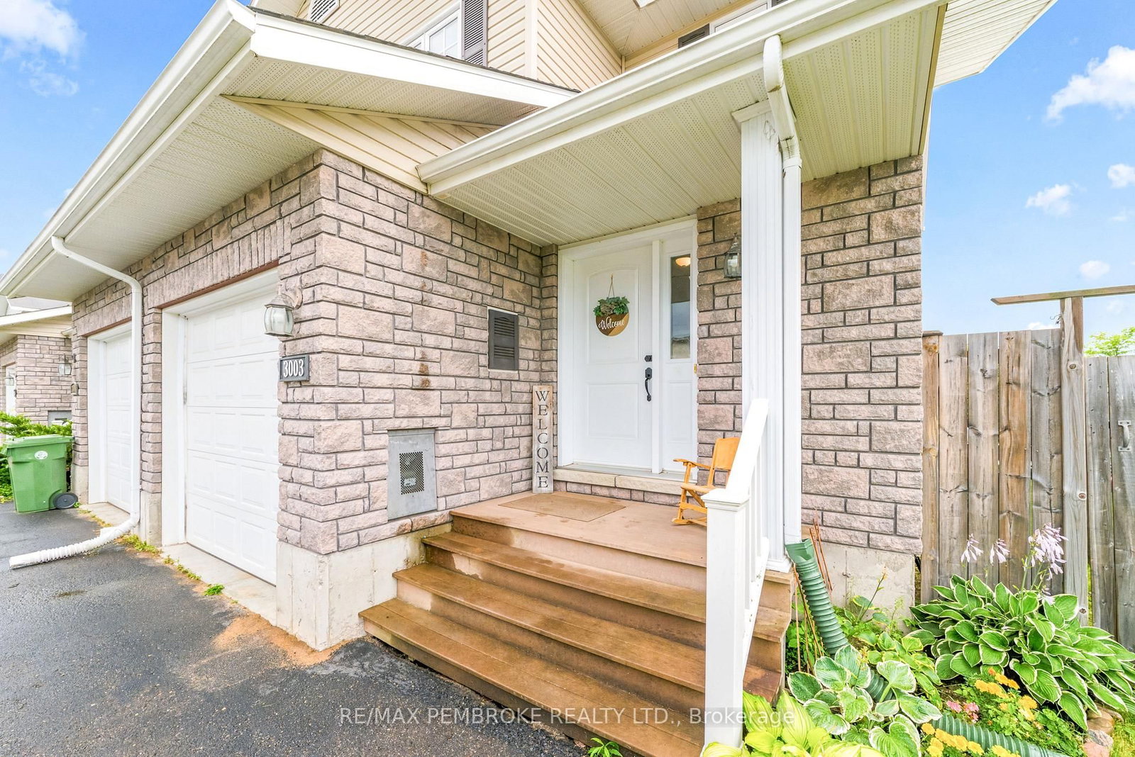 3003 Sandstone Crescent • Petawawa, ON photo 2