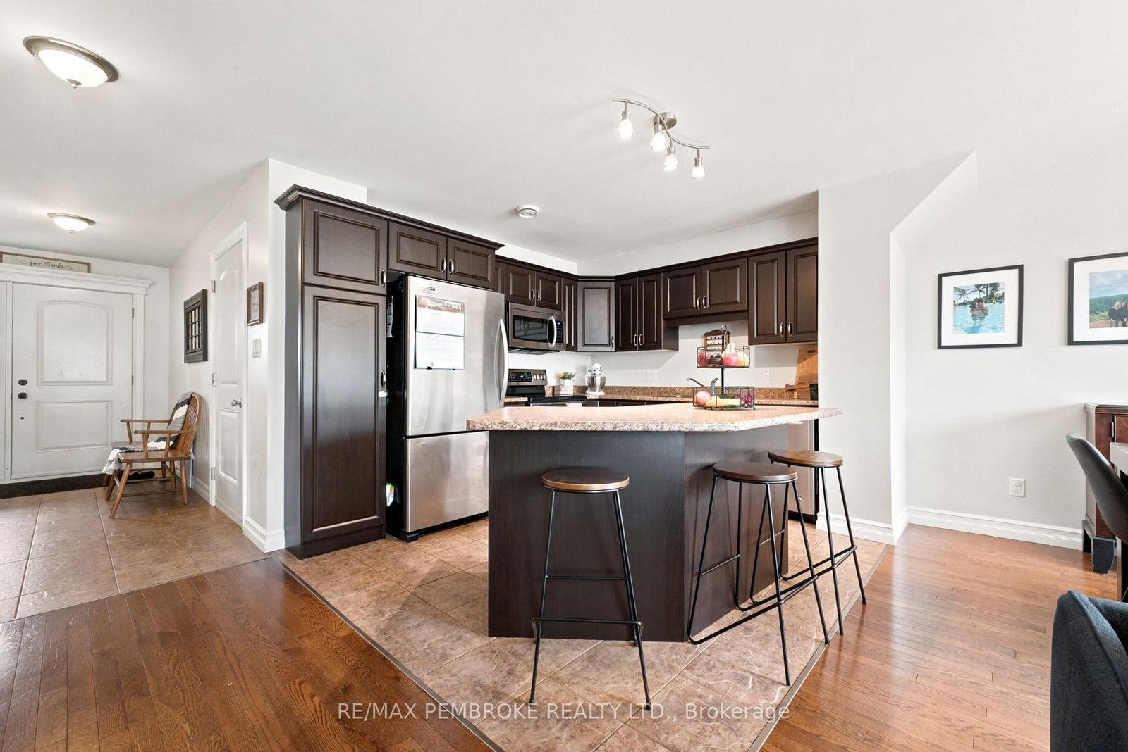 3003 Sandstone Crescent • Petawawa, ON photo 7