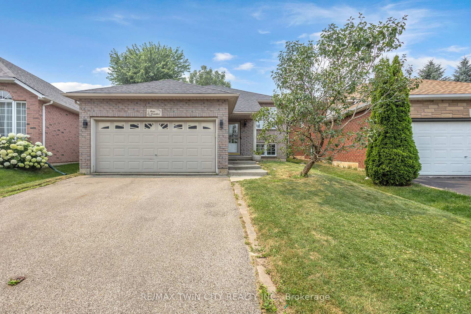 4 Dowden Avenue • Brantford, ON photo 2