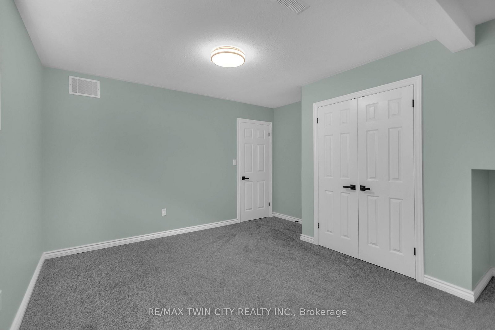 4 Dowden Avenue • Brantford, ON photo 34
