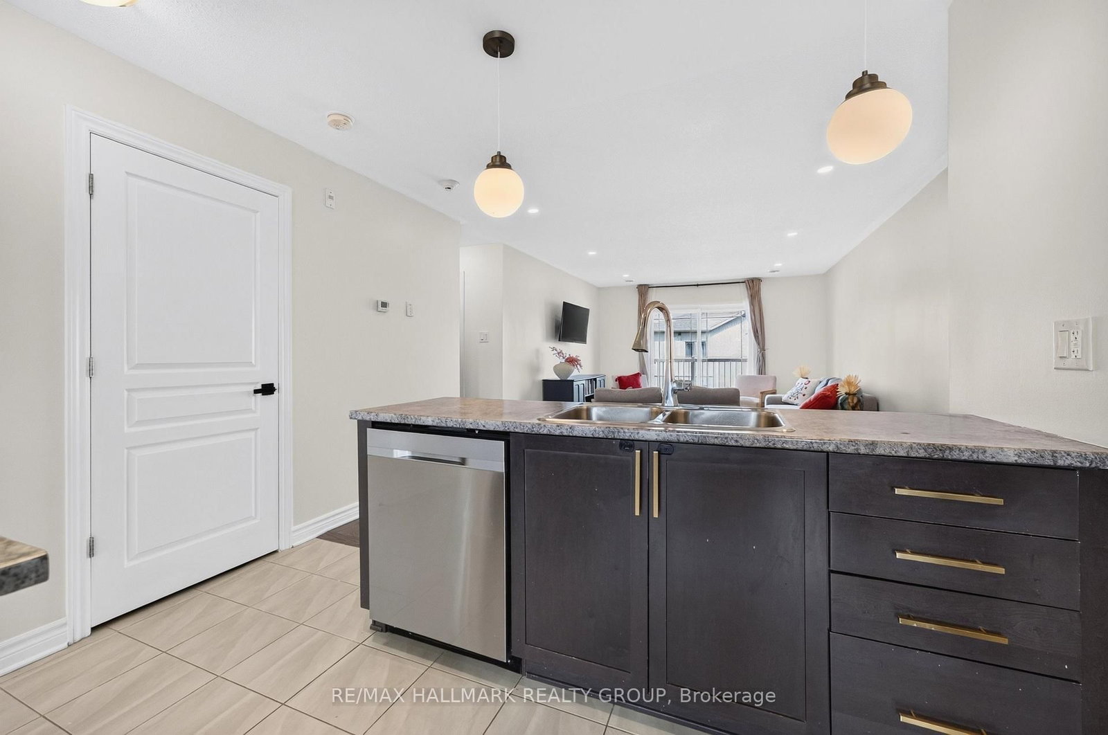 192 Springbeauty Avenue • #7 • Ottawa, ON photo 21