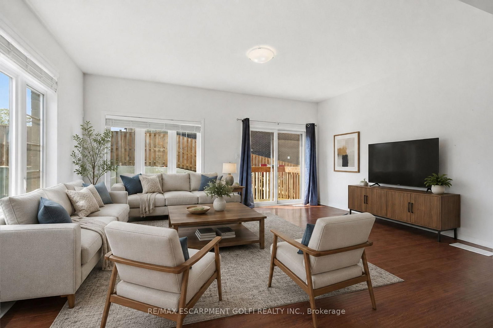 3996 CROWN Street • Lincoln, ON photo 2