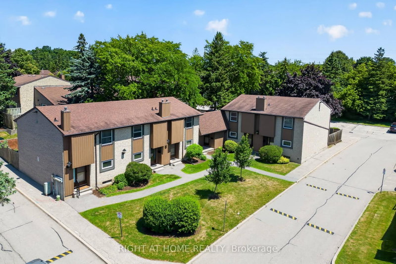 11 - 215 Glamis Road