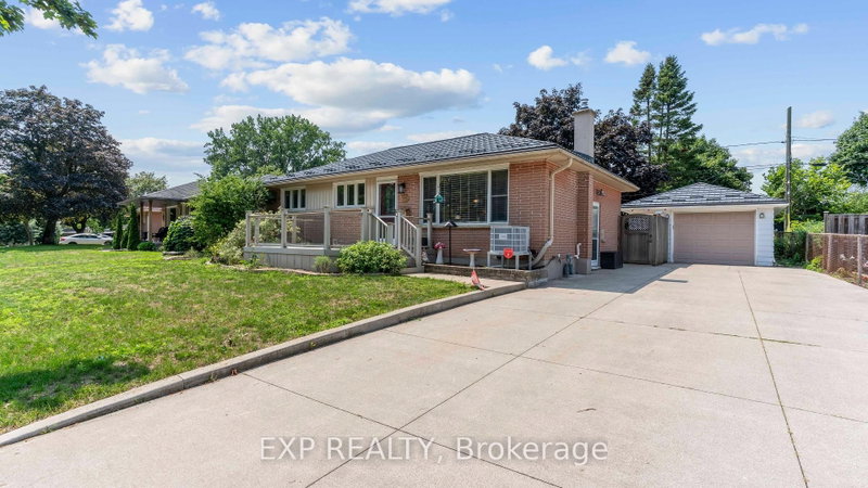 295 Tweedsmuir Avenue