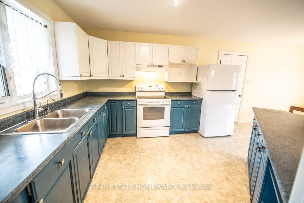 1235 Flood's Drive • Selwyn, ON photo 8