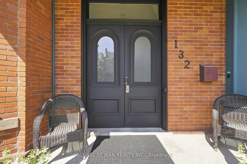 132 Emerald St S photo 4