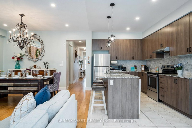 171 snowbridge Way photo 5