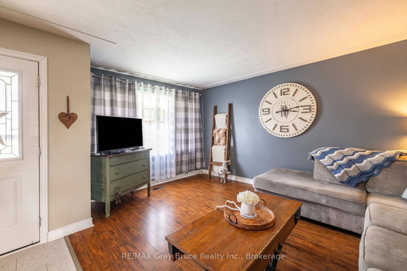 175 Fergus Street S