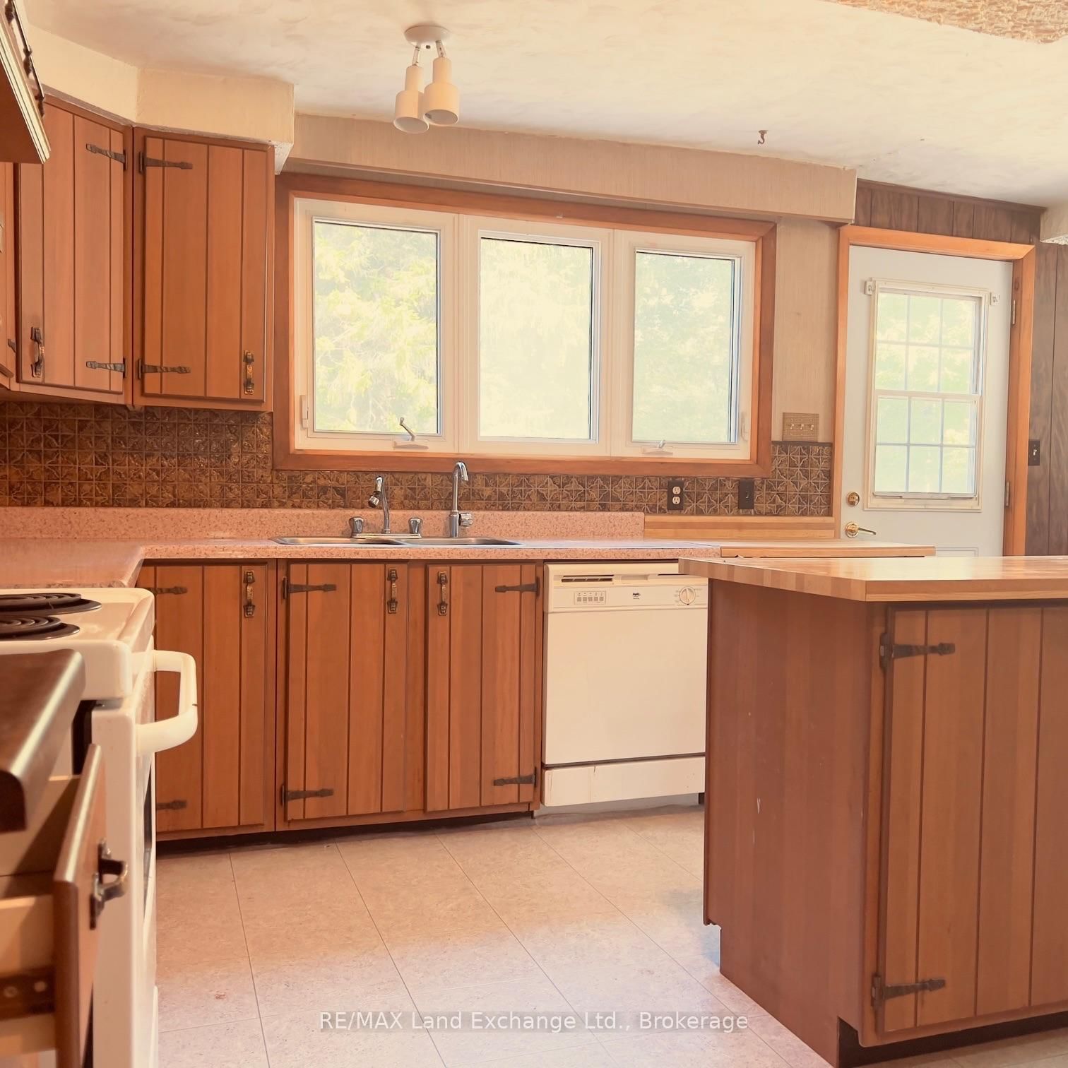 365 Lake Range Drive • Huron-Kinloss, ON photo 8