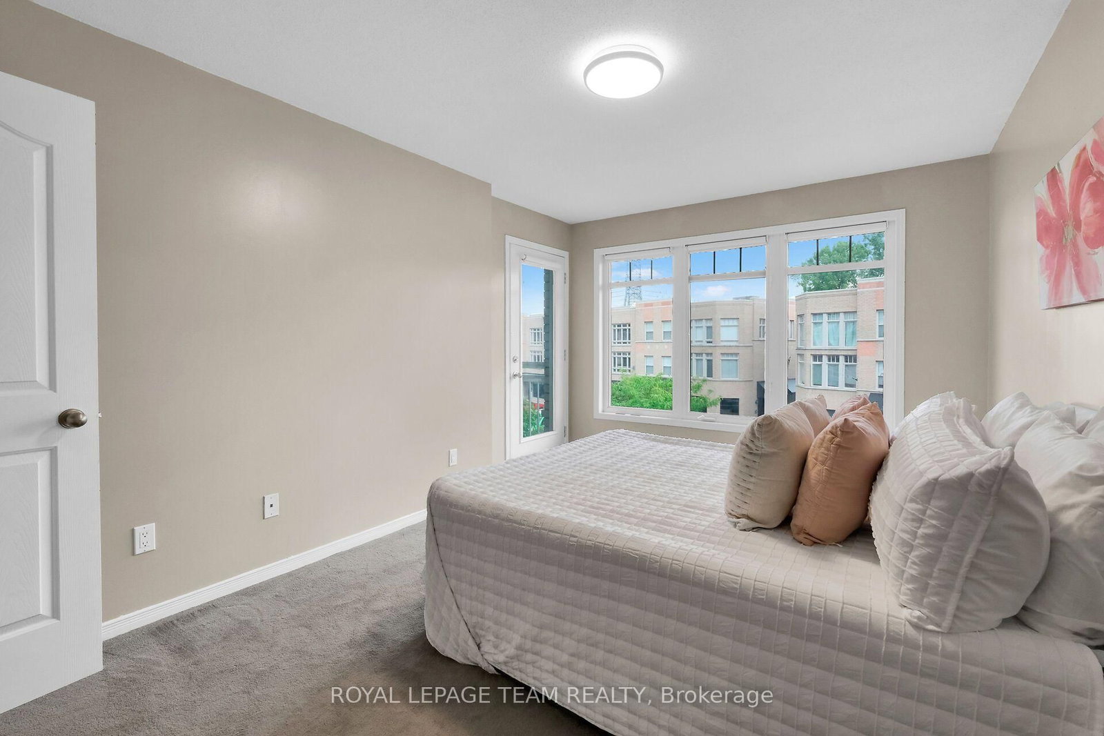 137 Corinth Private • Ottawa, ON photo 21