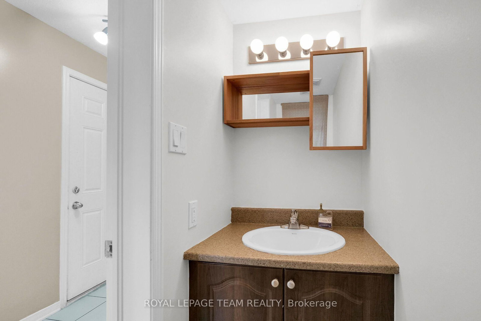 137 Corinth Private • Ottawa, ON photo 6