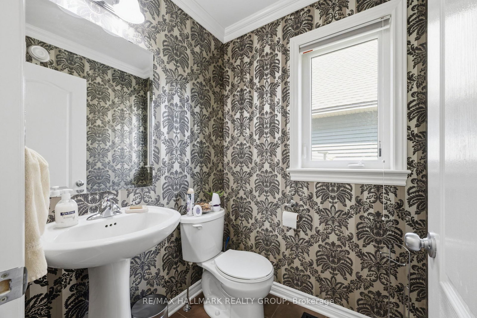 273 GRACEWOOD Crescent • Ottawa, ON photo 5