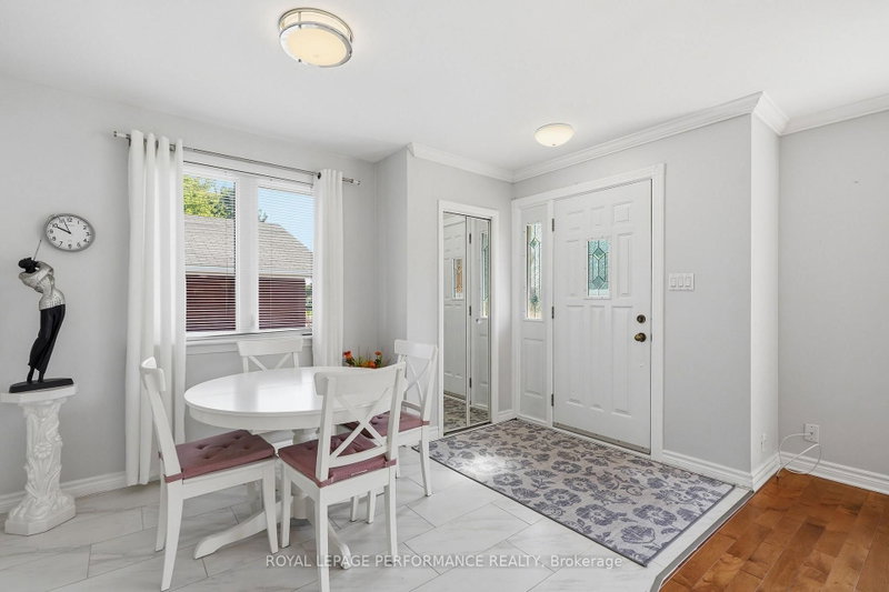 716 Cartier Blvd photo 4