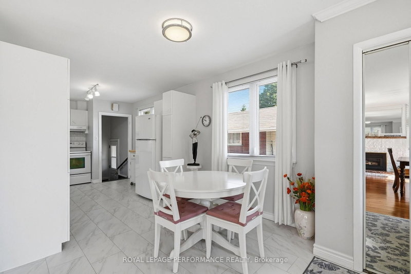 716 Cartier Blvd photo 5