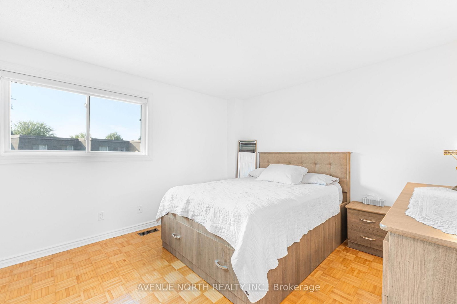 104 Bannerhill Private • #- • Ottawa, ON photo 12