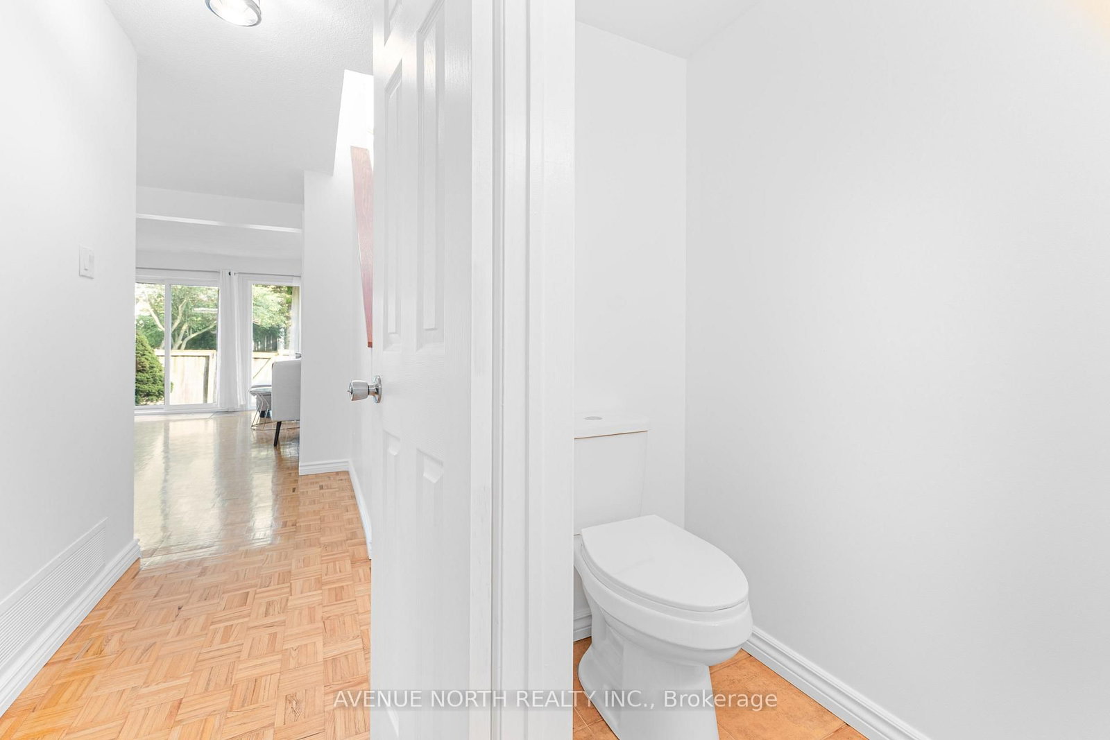 104 Bannerhill Private • #- • Ottawa, ON photo 4