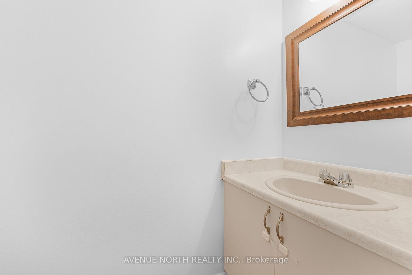 104 Bannerhill Private • #- • Ottawa, ON photo 5
