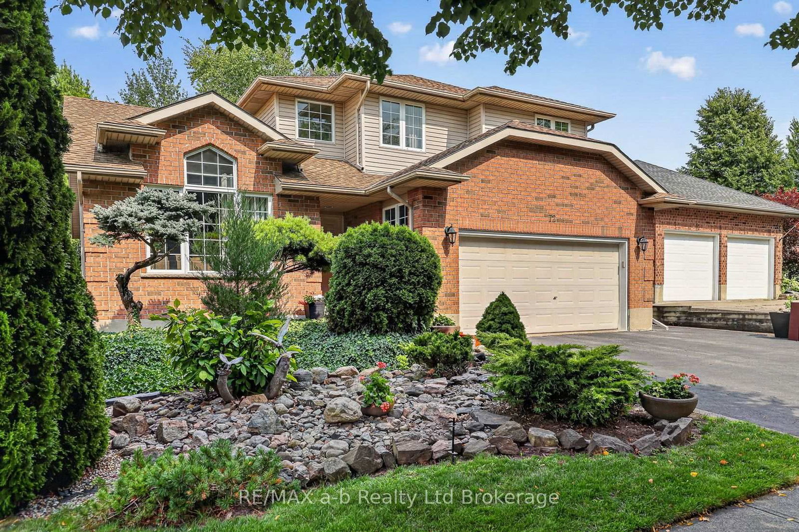 72 Indian Road • Woodstock, ON photo 1