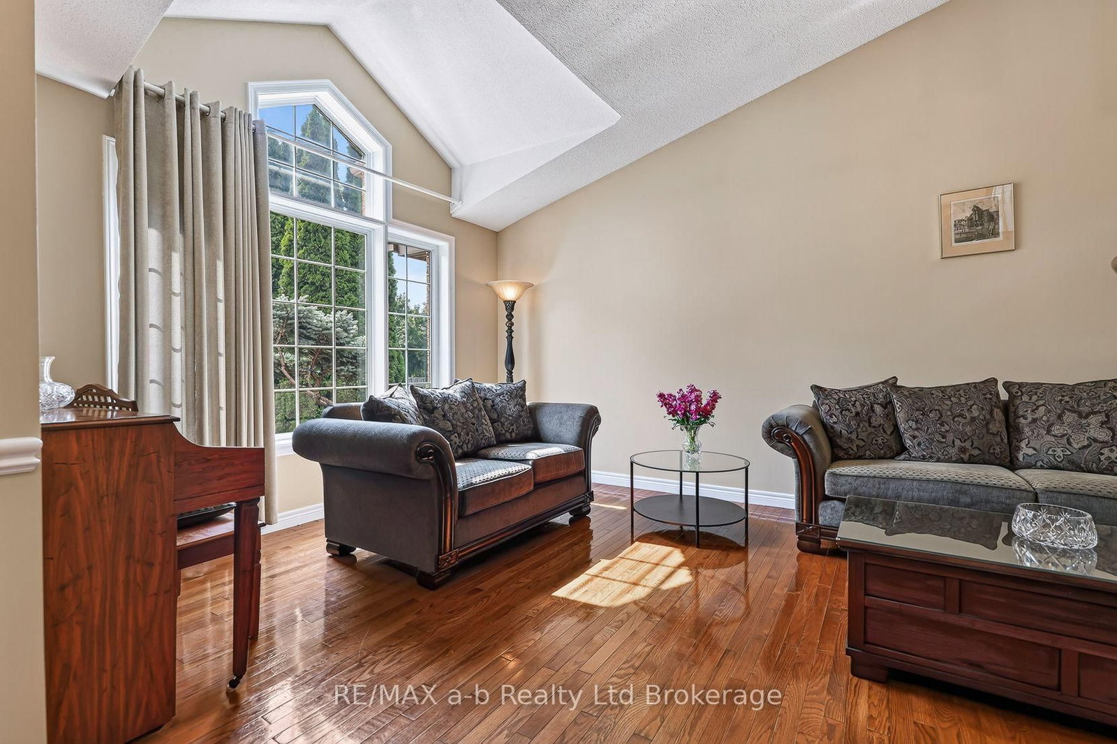 72 Indian Road • Woodstock, ON photo 16
