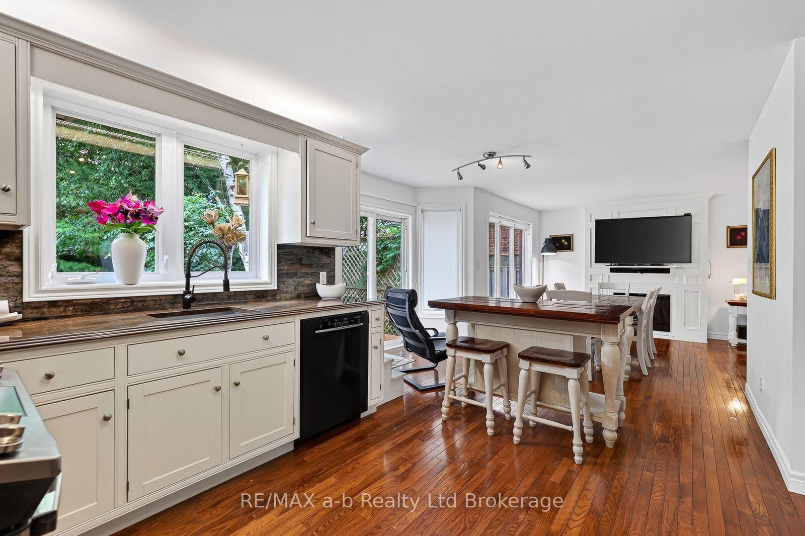 72 Indian Road • Woodstock, ON photo 21