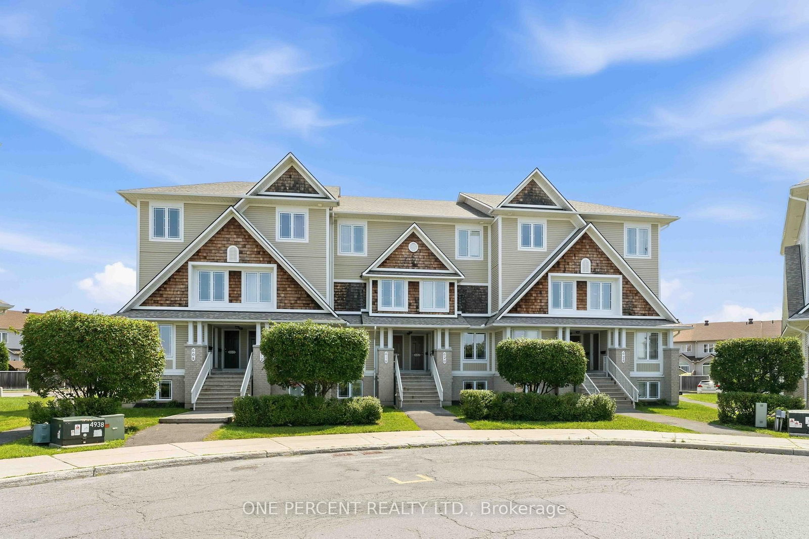 Townhouse for sale at 610 LAKERIDGE Drive, Ottawa, Ontario, K4A 0H4 - Avalon East - MLS: X13665338