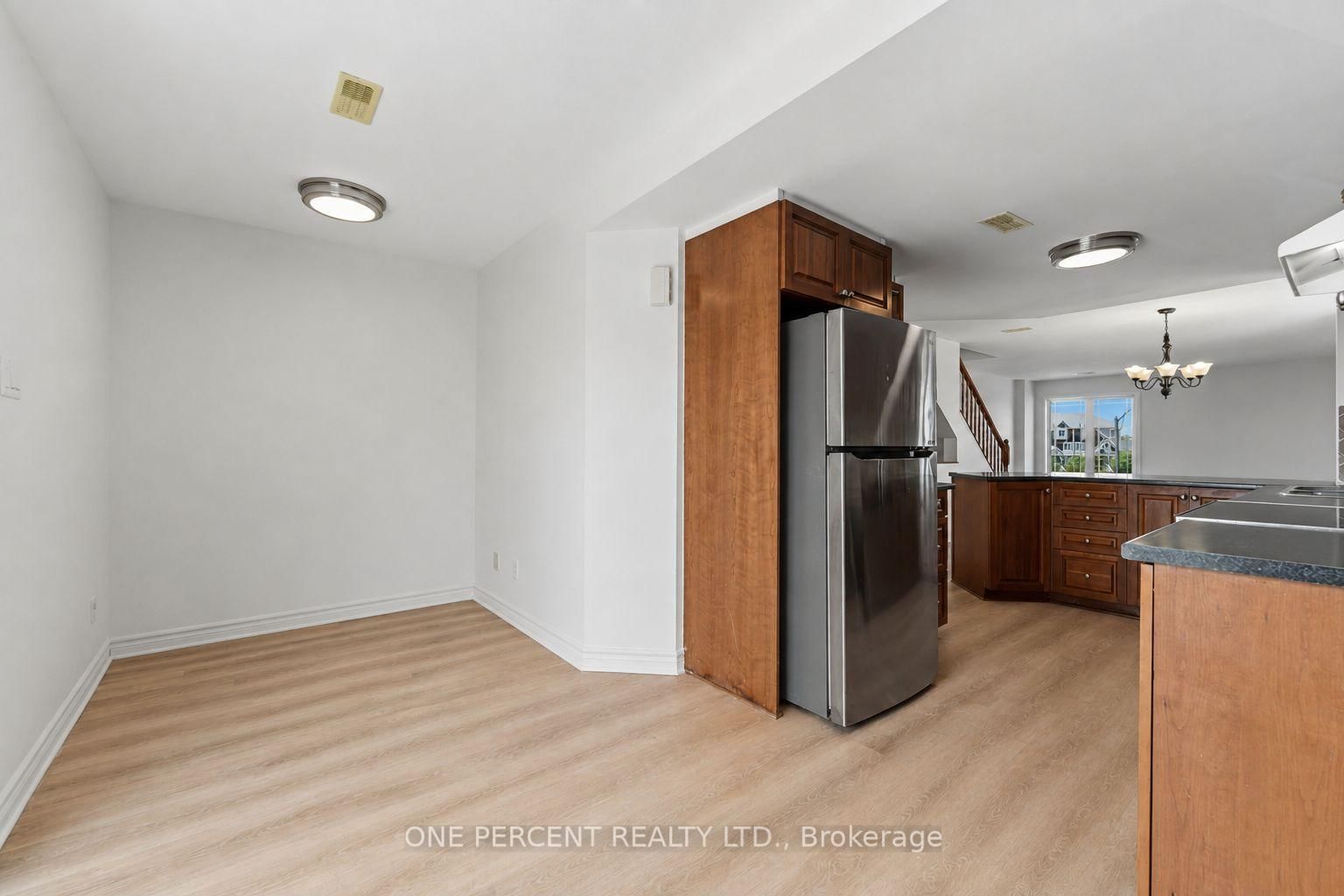 610 LAKERIDGE Drive • Ottawa, ON photo 11